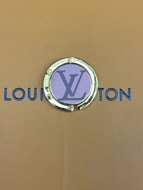 Louis Vuitton Glossy Purse
Hanger, Bag Hook Holder, Gold Tone